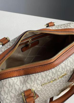Женская кожаная сумка small hayes duffle crossbody bag vanilla/luggage8 фото