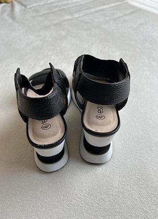 Босоножки estro