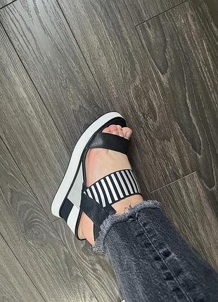 Босоножки estro