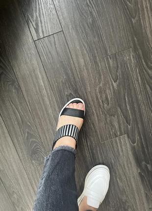 Босоножки estro