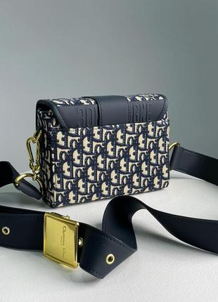Найпопулярніша маленька компактна сумочка бренд christian dior5 фото