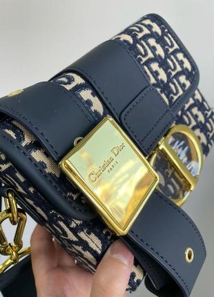 Найпопулярніша маленька компактна сумочка бренд christian dior9 фото