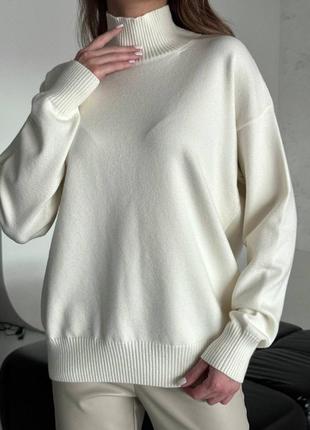 Базовый однотонный гладкий свитер с горлом6 фото