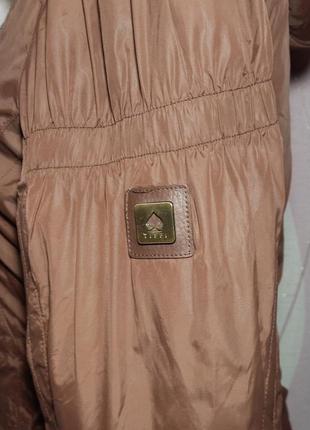 Коричневое длинное пальто на синтепоне с капюшоном4 фото