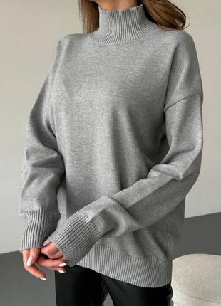 Базовый однотонный гладкий свитер с горлом9 фото
