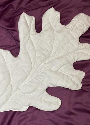 Подушка листок 2