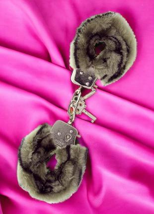 Наручники metal handcuff with plush, zebra