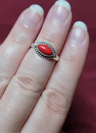 Красное серебряное кольцо коралловое