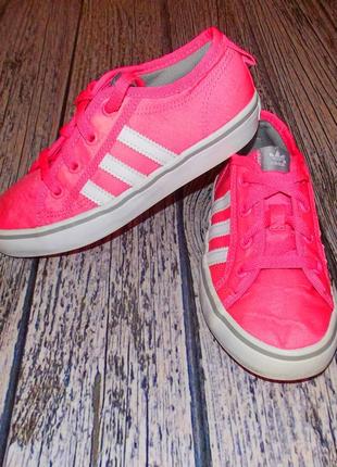 Кросівки adidas для дівчинки , розмір 32