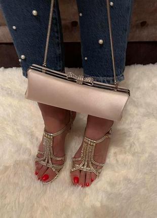 Вечірні золотисті босоніжки з декоративним камінням!