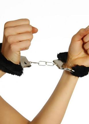 Металлические наручники с мягким мехом чёрный ( 130 052 )
