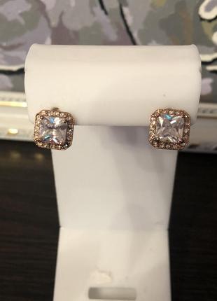 Серьги гвоздики