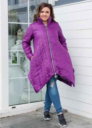 Стильна куртка плащівка кольору фуксія цікавого фасону.