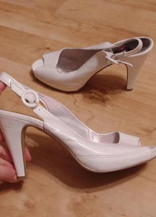 Tamaris 38р босоножки белые открытый носок туфли каблук германия