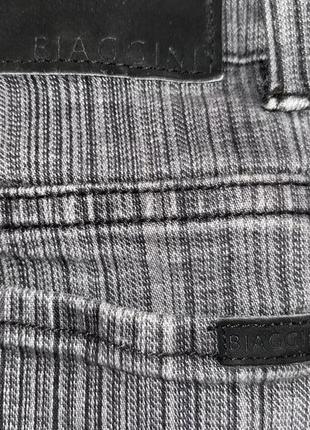 Стильные серые стрейчевые шорты  бренд biaggini оригинал  все лого выбиты4 фото