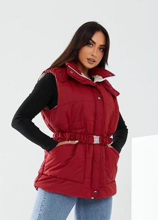 Женская теплая безрукавка красная vizavi зимняя жилетка с капюшоном4 фото