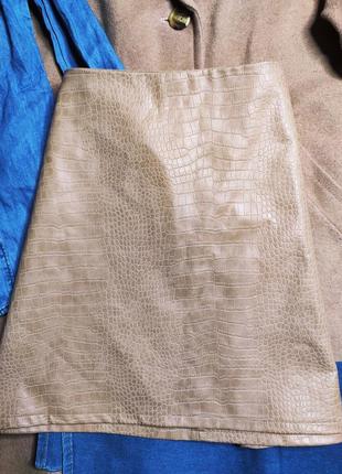 Primark юбка из эко кожи трапеция прямая на молнии змеиный принт бежевая кэмэл новая2 фото