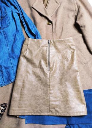 Primark юбка из эко кожи трапеция прямая на молнии змеиный принт бежевая кэмэл новая3 фото