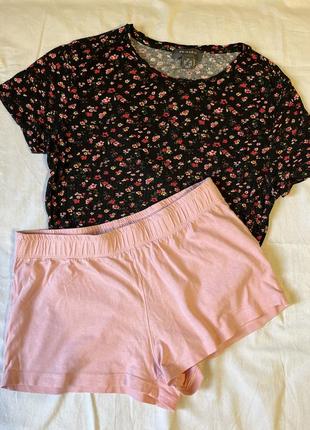 Хлопковая пижама розовые шорты + укороченная футболка в цветочный принт primark