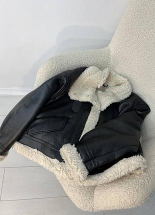 Зимняя дубленка из эко кожи с белым мехом барашка