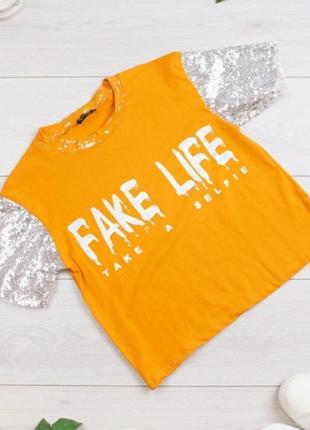 Стильная желтая оранжевая футболка с надписью оверсайз пайетками серебро