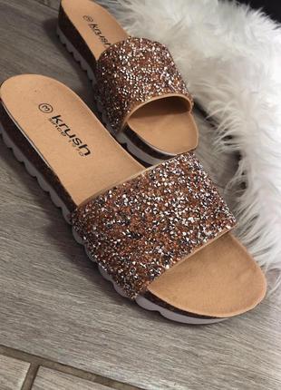 Шльопки з стразами, босоніжки