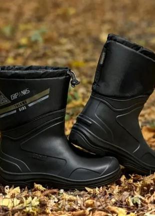 Теплі чоботи для слякоті.