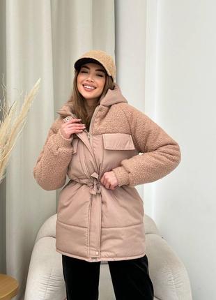 Куртка зима на молнии и кнопках с капюшоном рукав вставка с манжетом талия на кулиске врезные карманы ткань плащевка + мех барашек силикон 250 подклад