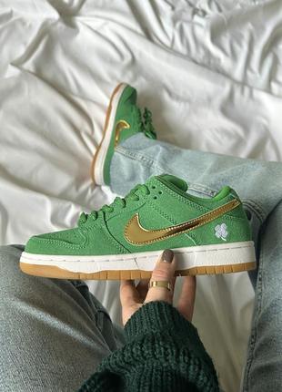 Шикарнезні жіночі кросівки nike sb dunk low pro st. patrick’s day зелені з золотим лого