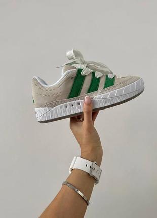 Стильные женские кроссовки adidas adimatic cream green premium бежевые с зелёным3 фото