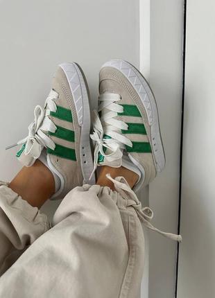 Стильные женские кроссовки adidas adimatic cream green premium бежевые с зелёным1 фото