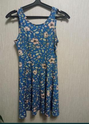 Женское платье, в красивом состоянии.