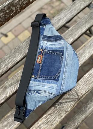 Сумка-бананка на пояс в технике upcycle jeans8 фото