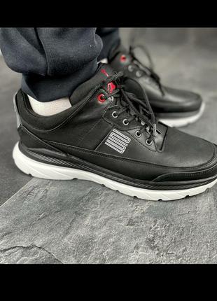 Кожаные мужские кроссовки jordan черные7 фото