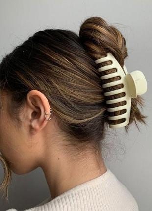 Заколка для волос краб большой зажим бежевый пластиковый крабик