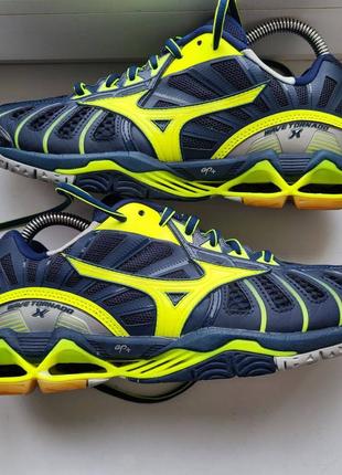 Бомбезні кросівки 
mizuno wave tornado x3 фото