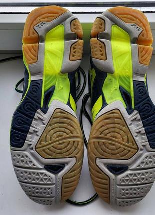 Бомбезные кроссовки 
mizuno wave tornado x4 фото