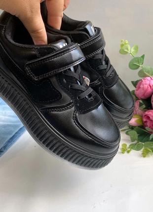Базовые черные кроссовки для девочки
