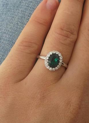 Біле кільце із зеленим swarovski 17ї розмір