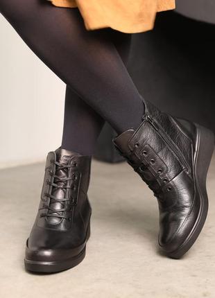 Ботинки кожаные с мехом черные