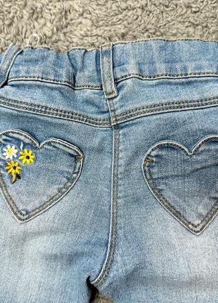 Детские джинсы с вышивкой для девочки с цветками от baby clab джинсовые брюки цветами цветочками7 фото
