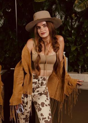 Супер стильные джинсы zara принт корова, клёш, высокая посадка хс-ср