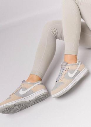 Шикарные женские кроссовки nike sb dunk low prm grey beige suede бежевые с серым