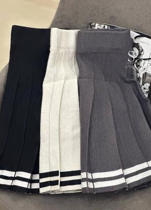 Юбка мини тенниска на высокой посадке плиссе короткая юбка в складку с полосками стильная базовая трендовая черная серая белая