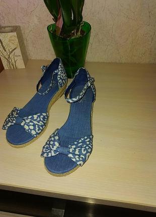 M&s босоножки  на плетёной  танкетке  мега удобные натуральные 
стелька 25 см