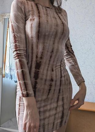 Платье в обтяжение с рукавами бренда shein с интересным принтом3 фото