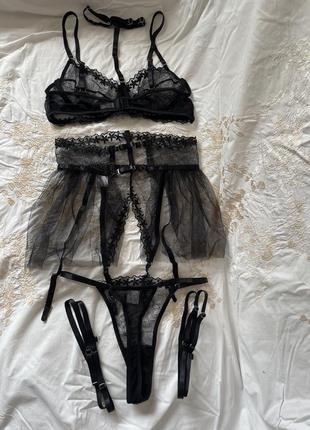 Сексуальный комплект нижнего белья с чокером, юбочкой и гартерами/ комплект с вышитым кружевом🤍8 фото