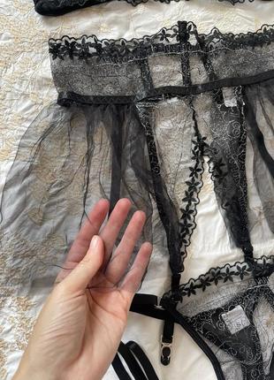 Сексуальный комплект нижнего белья с чокером, юбочкой и гартерами/ комплект с вышитым кружевом🤍7 фото
