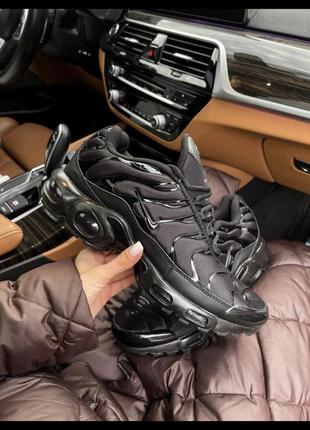 Air max plus triple black