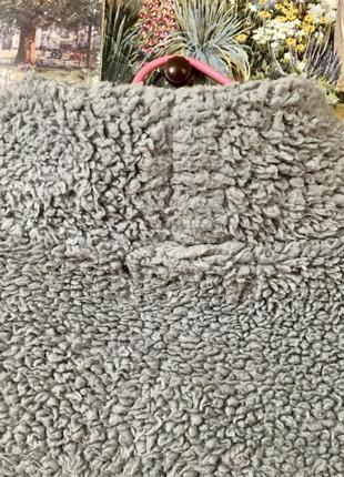 Серый укороченный плюшевый свитер6 фото